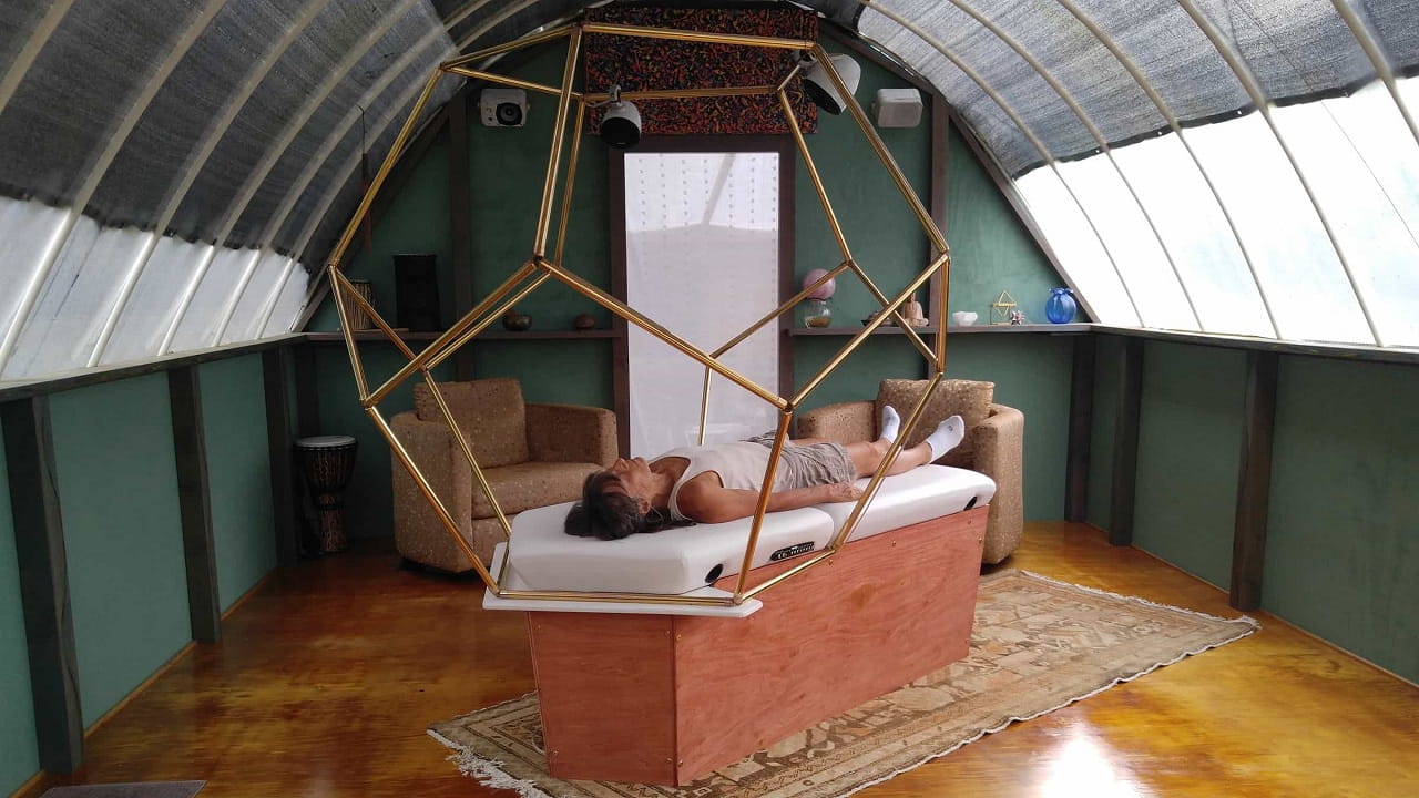 DreamWeaver sound healing session Hawaii - Like a musical massage. Benedick Howard inventor